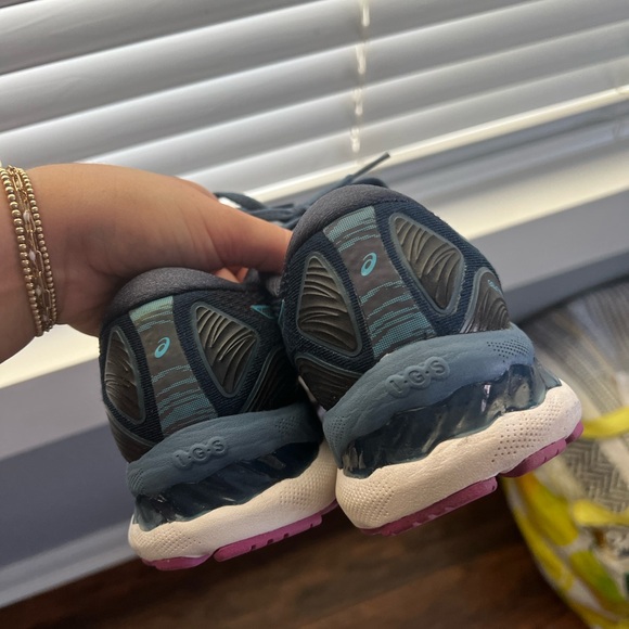 ASICS Gel Nimbus Shoes - Picture 3 of 4